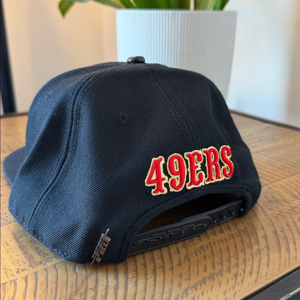 San Francisco 49ers Pro NFL Black Snapback Hat - Picture 6 of 11
